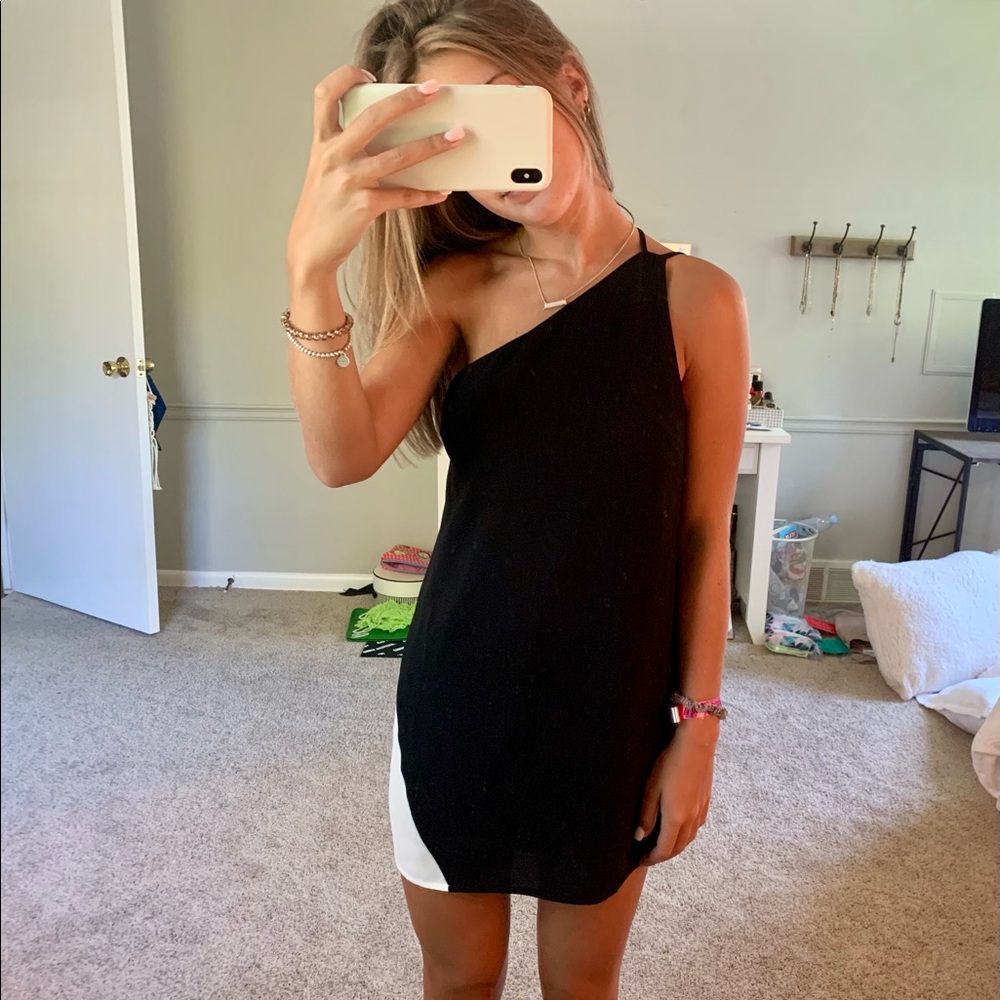 TOBI - one shoulder dress / white strip on side
